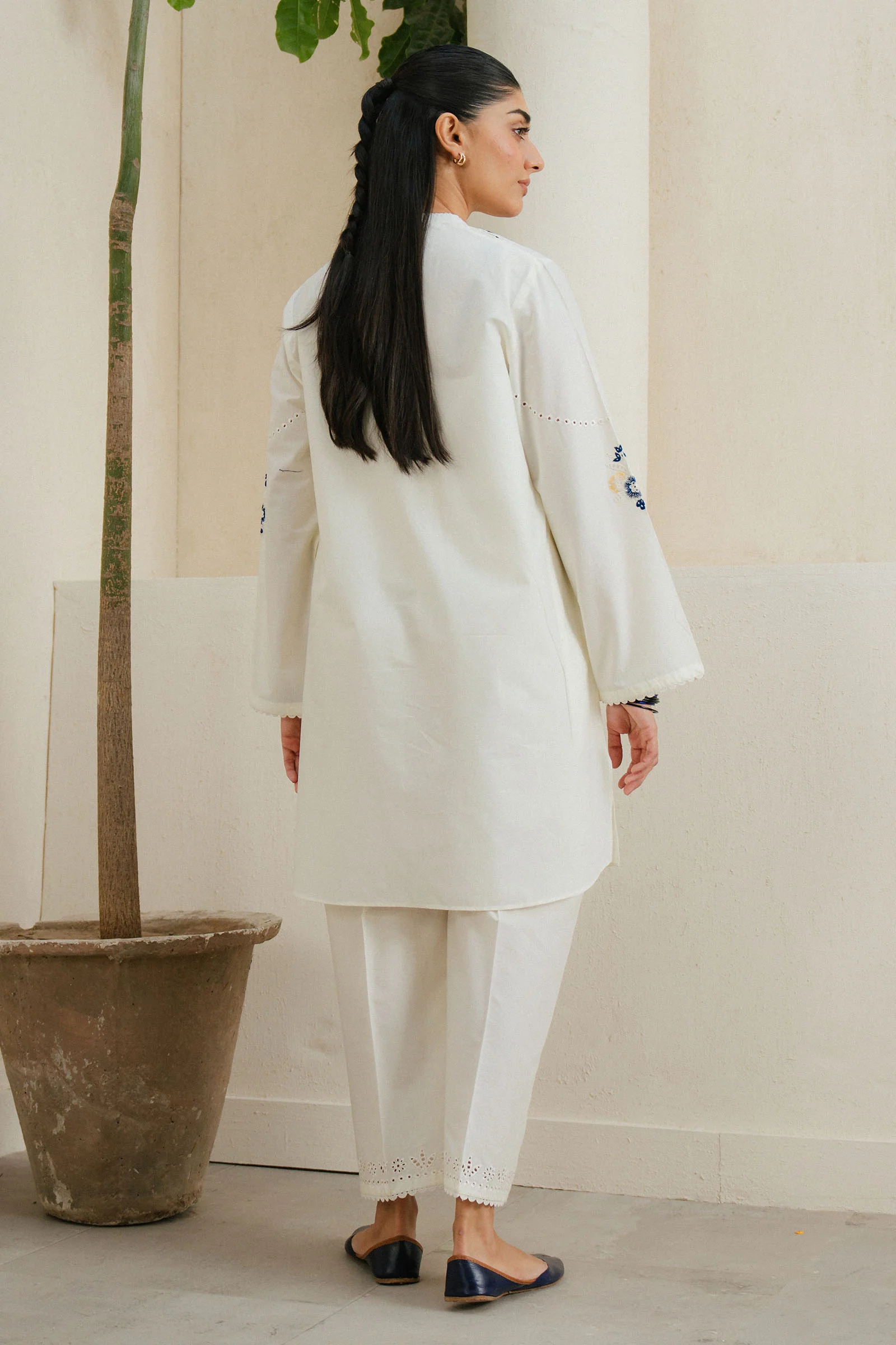 CR25B0101 - Image 4