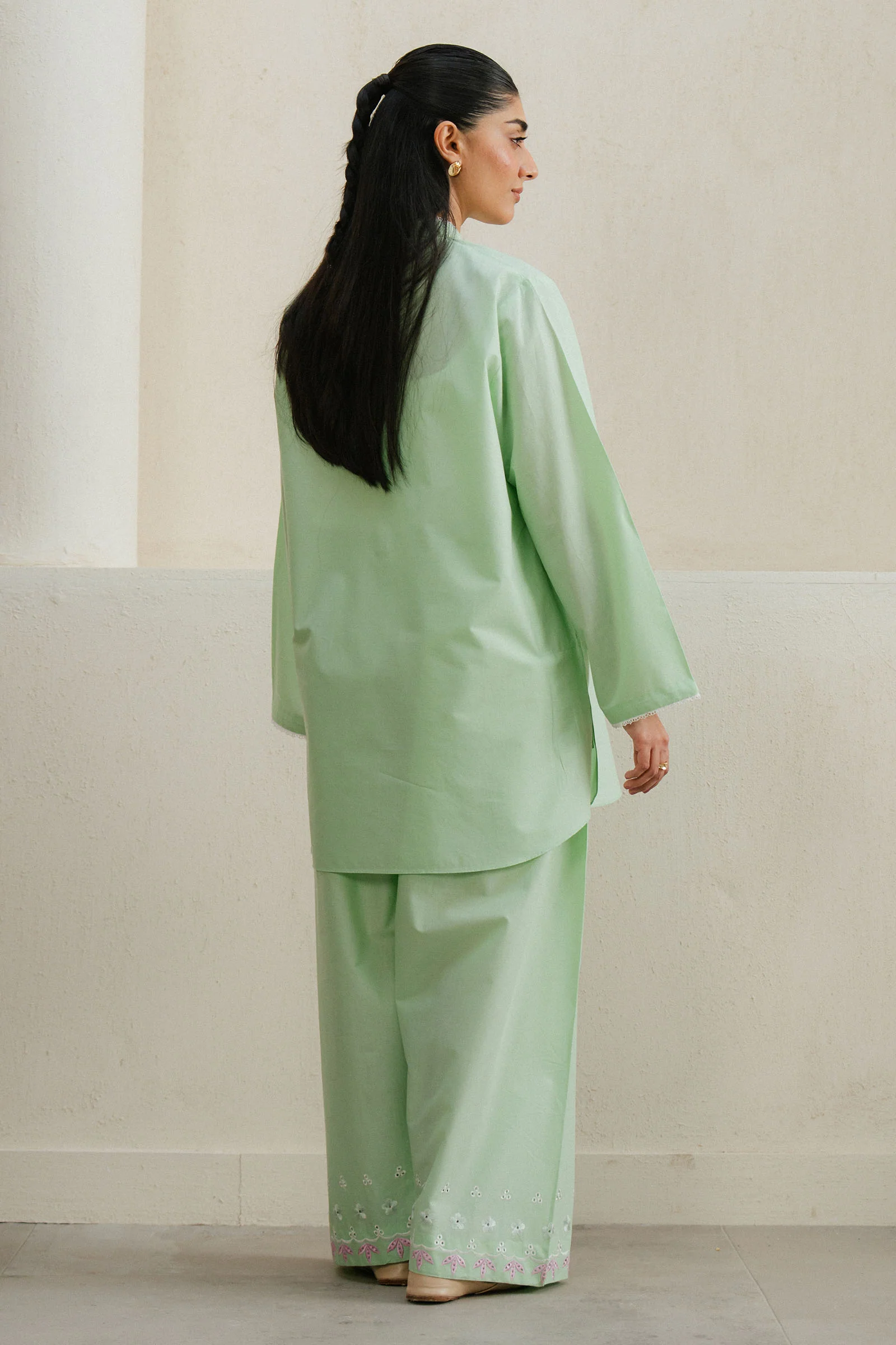CR25B0102 - Image 4