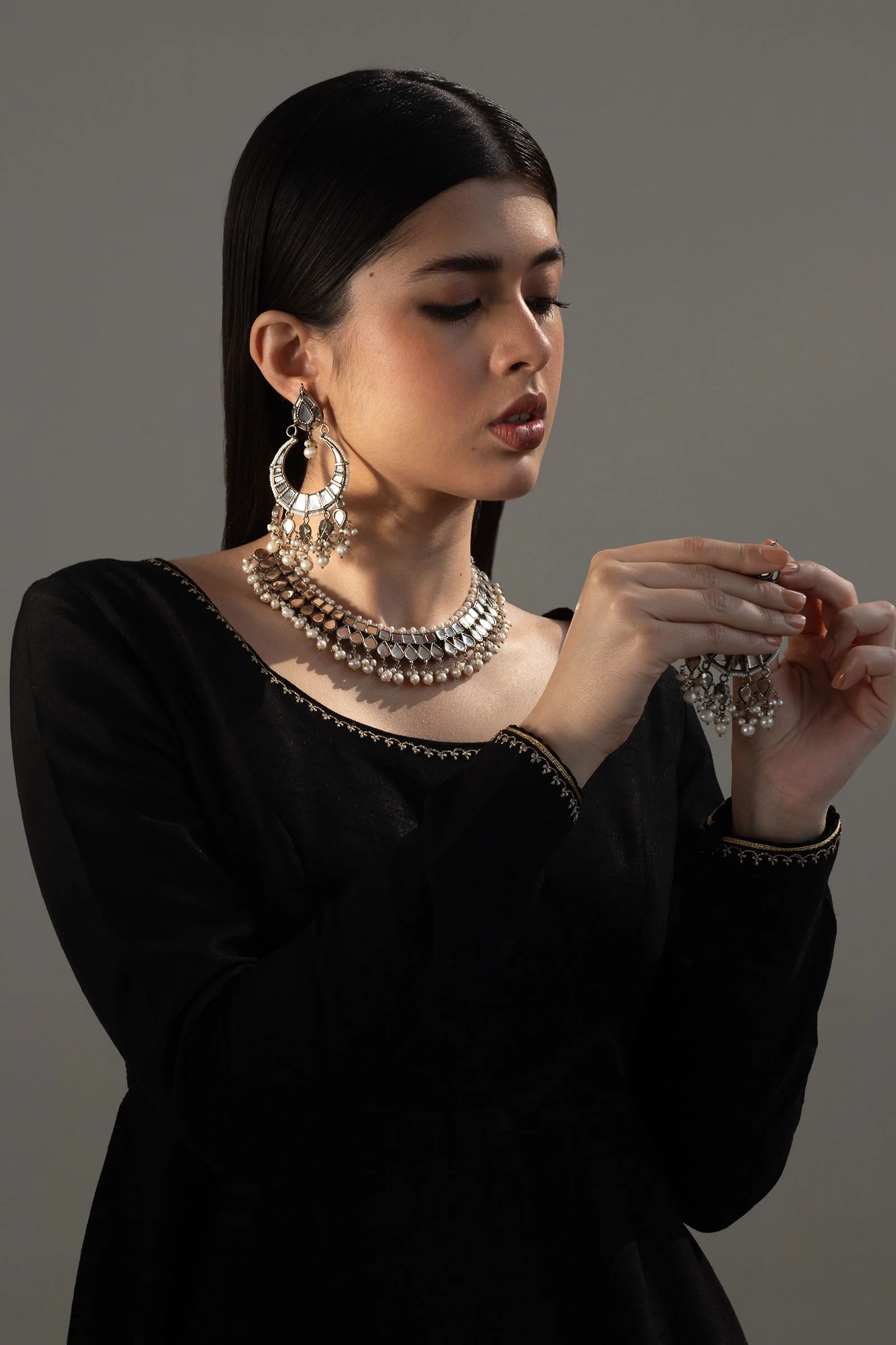 SILVER PLATED KUNDAN CHOKER - Image 2