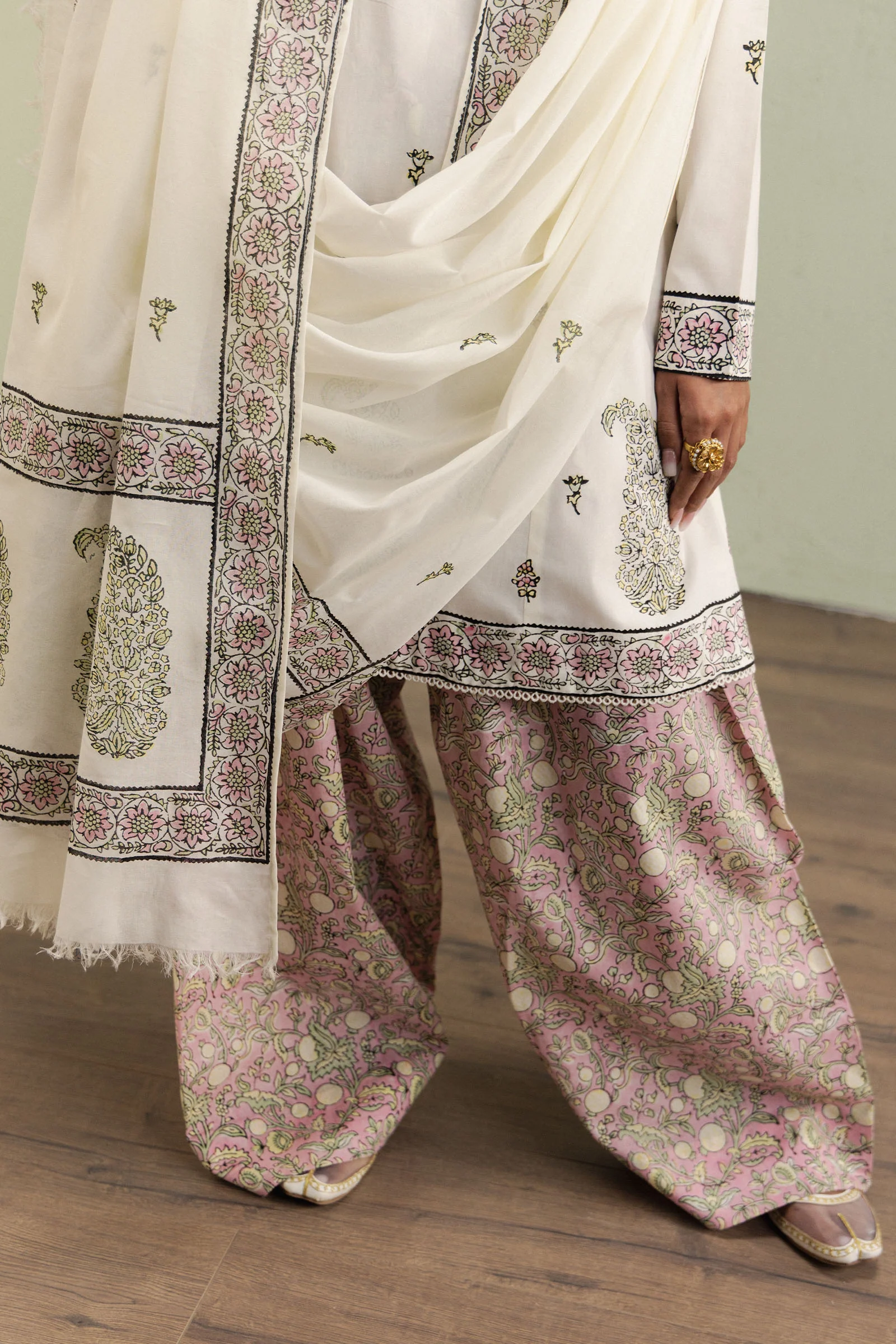Aabroo - Image 5