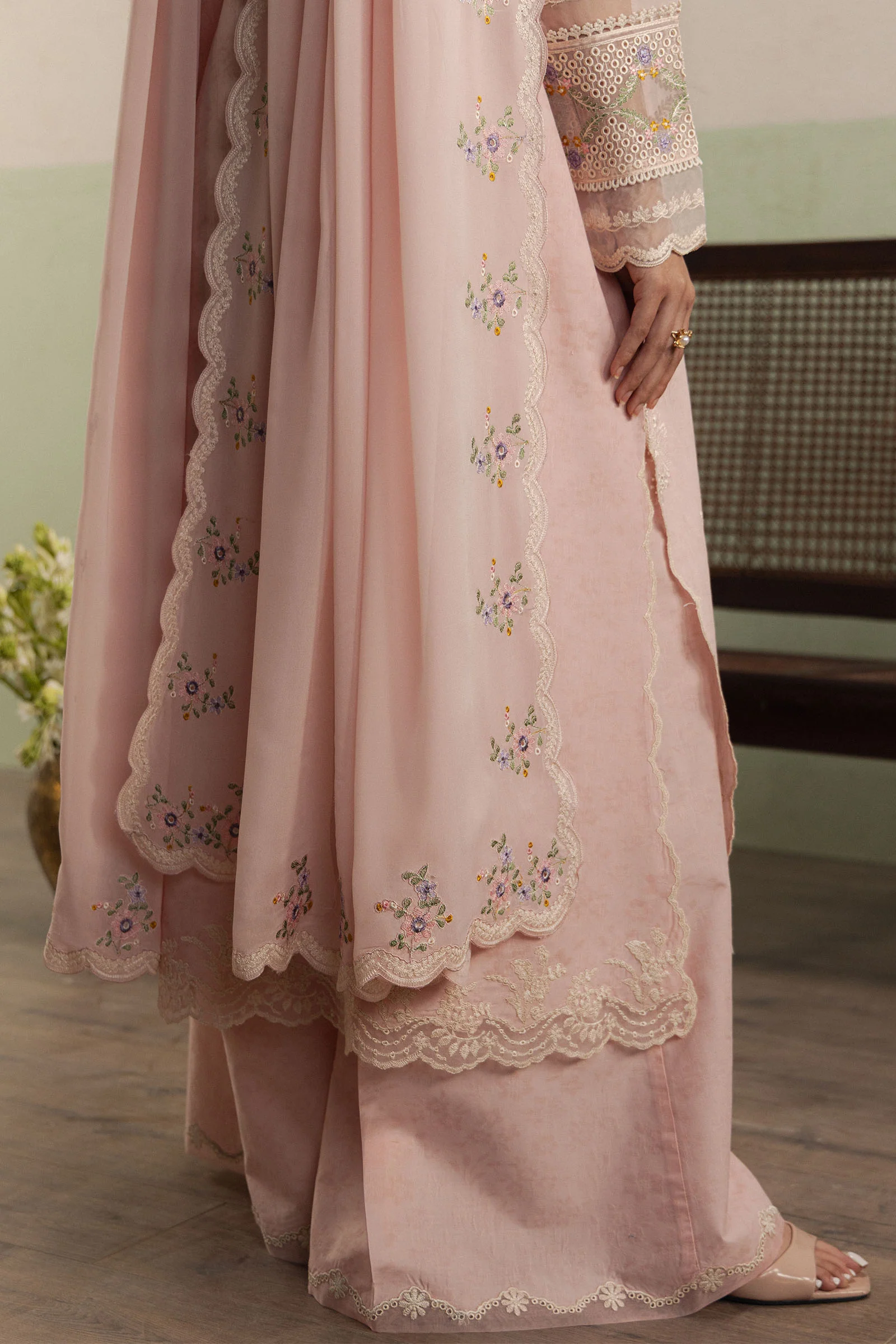 Laraib - Image 5